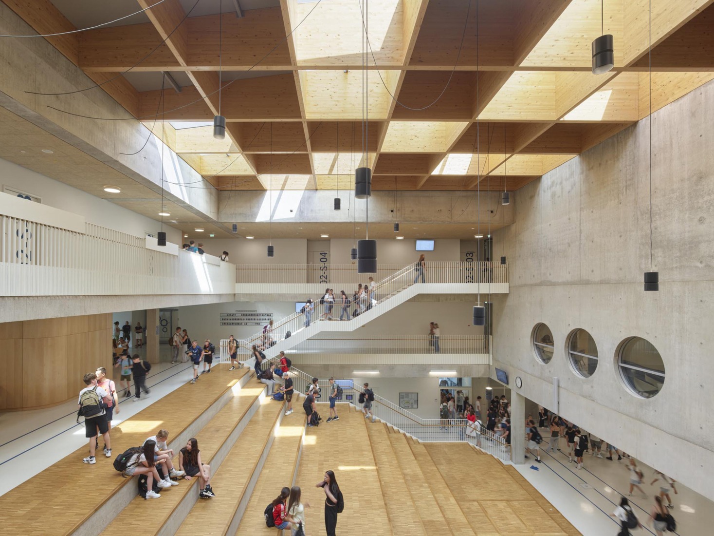 "Staatliche Realschule Kemnath" by ALN + Gutiérrez-delaFuente. Photograph by Roland Halbe.