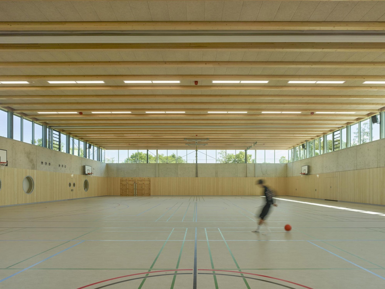 "Staatliche Realschule Kemnath" by ALN + Gutiérrez-delaFuente. Photograph by Roland Halbe.
