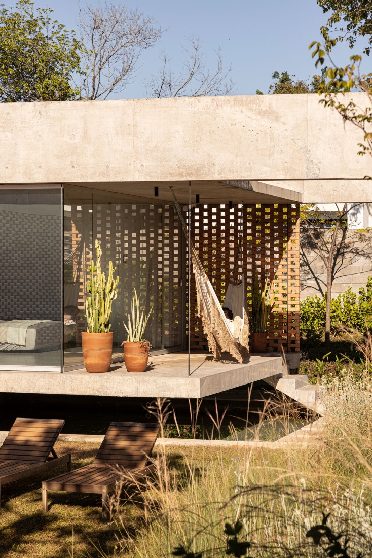 Tupin House by BLOCO Arquitetos. Photograph by Joana França.