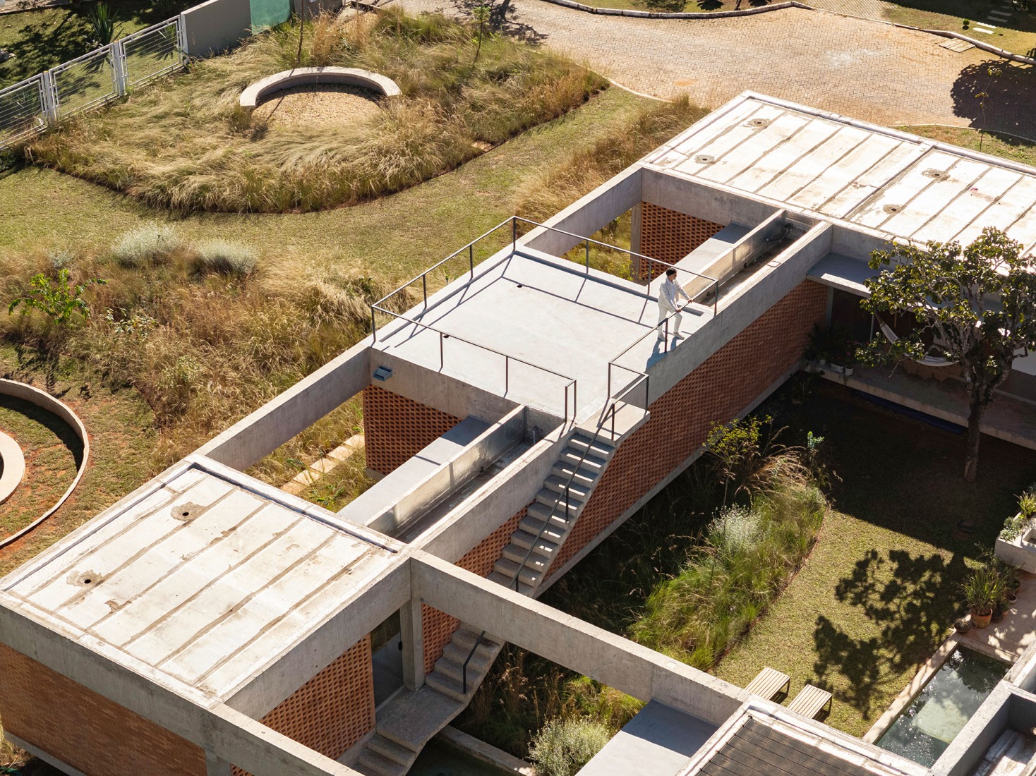 Tupin House by BLOCO Arquitetos. Photograph by Joana França.