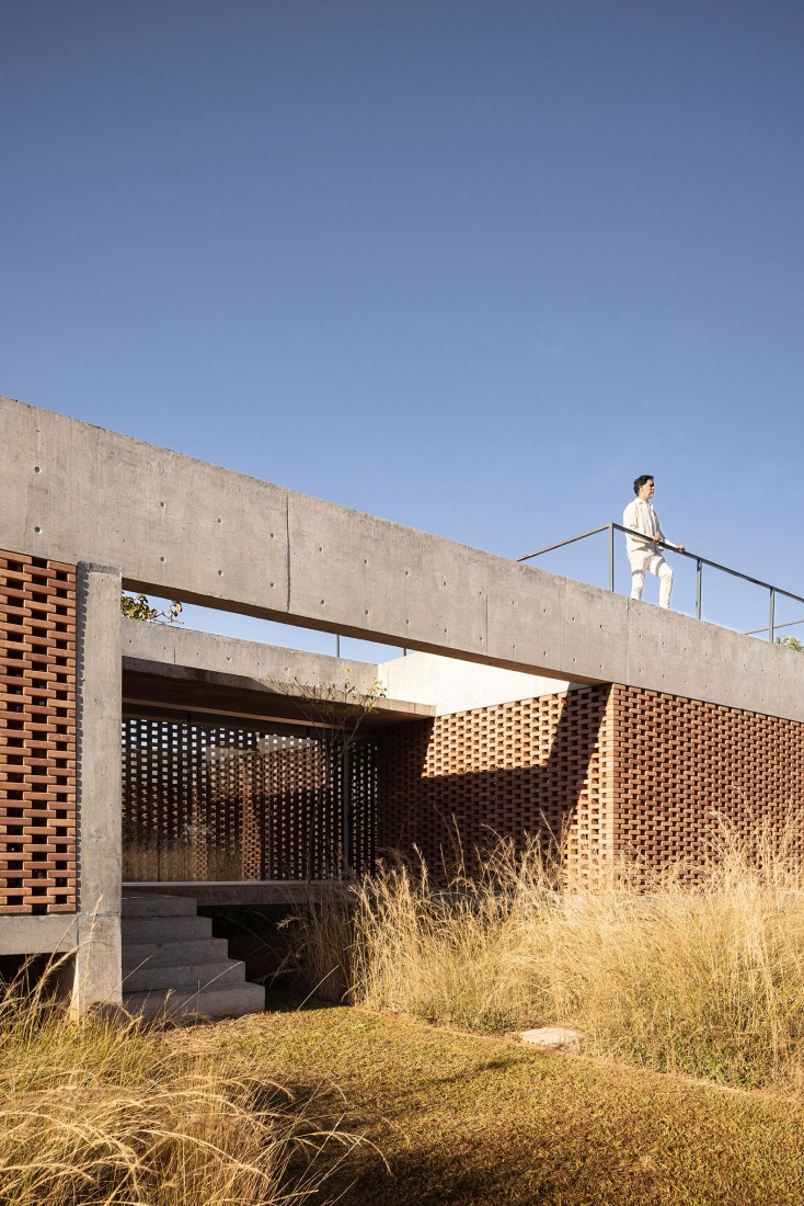 Tupin House by BLOCO Arquitetos. Photograph by Joana França.