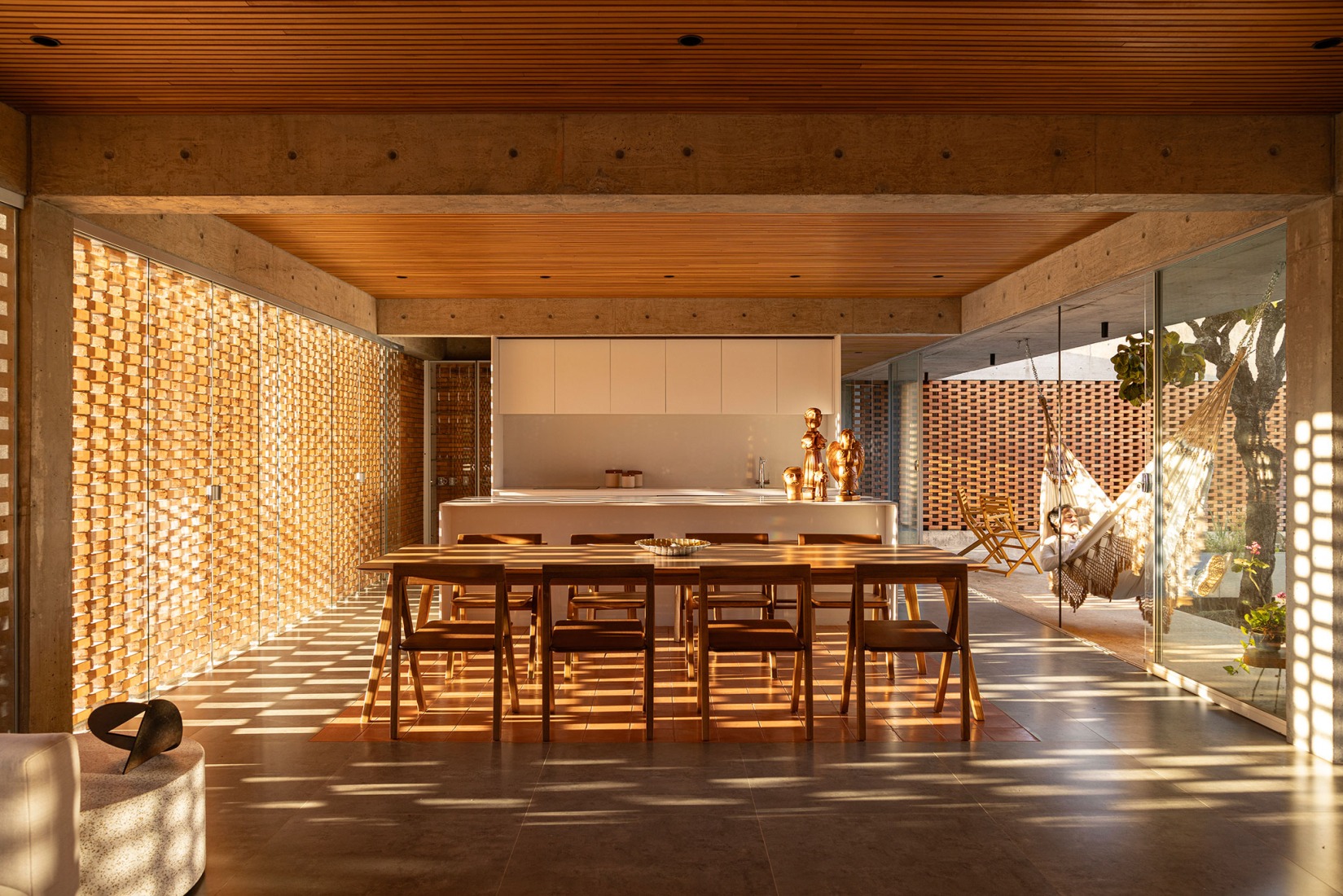 Tupin House by BLOCO Arquitetos. Photograph by Joana França.