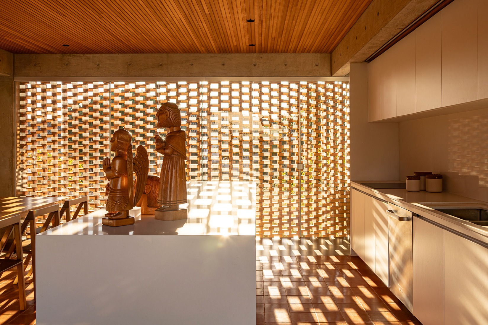 Tupin House by BLOCO Arquitetos. Photograph by Joana França.