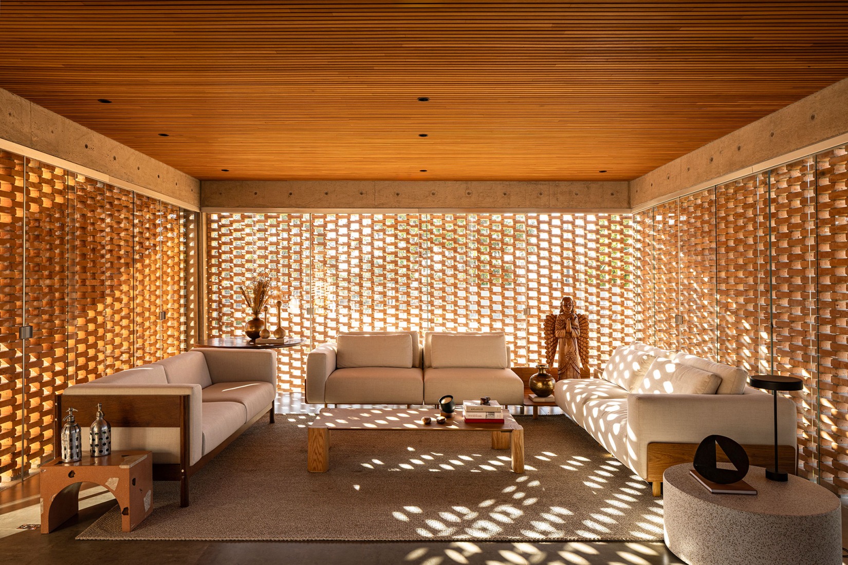 Tupin House by BLOCO Arquitetos. Photograph by Joana França.
