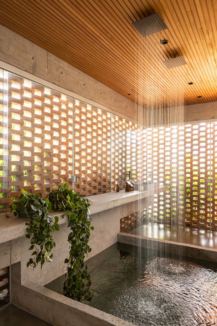 Tupin House by BLOCO Arquitetos. Photograph by Joana França.