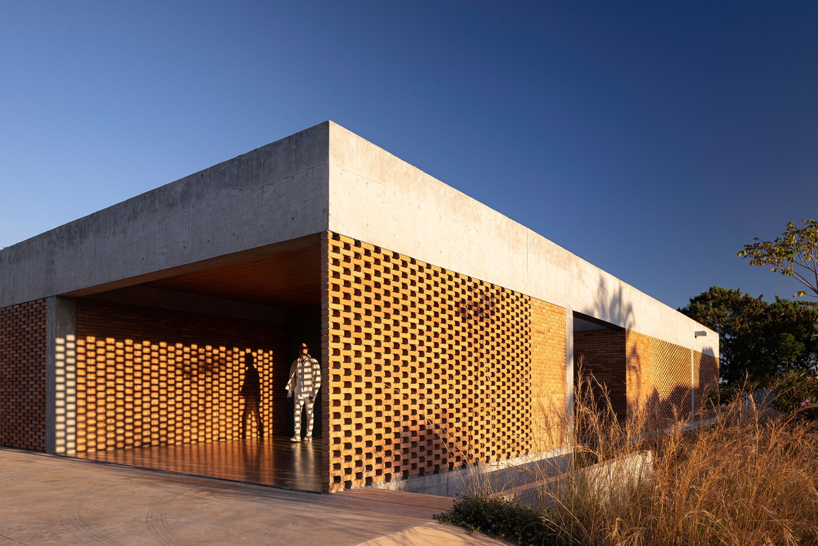 Tupin House by BLOCO Arquitetos. Photograph by Joana França.