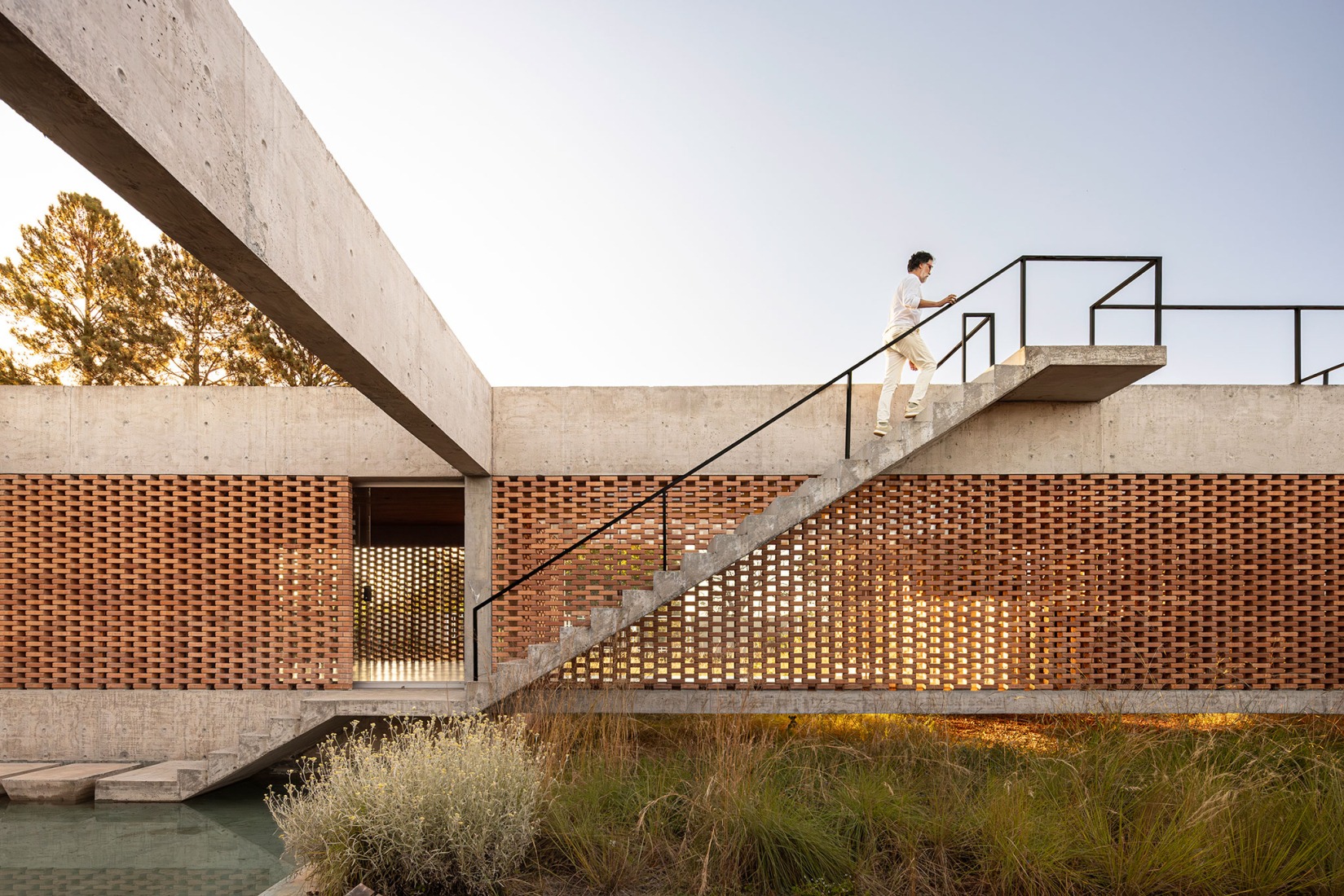Tupin House by BLOCO Arquitetos. Photograph by Joana França.
