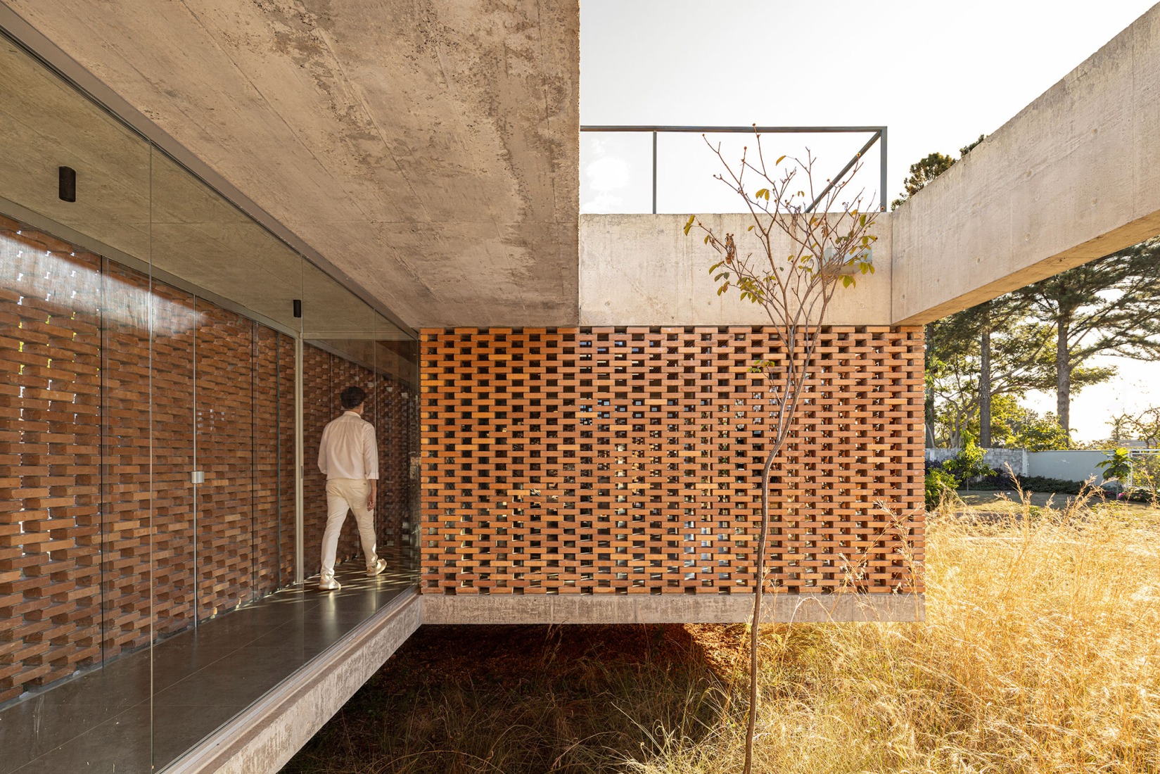 Tupin House by BLOCO Arquitetos. Photograph by Joana França.