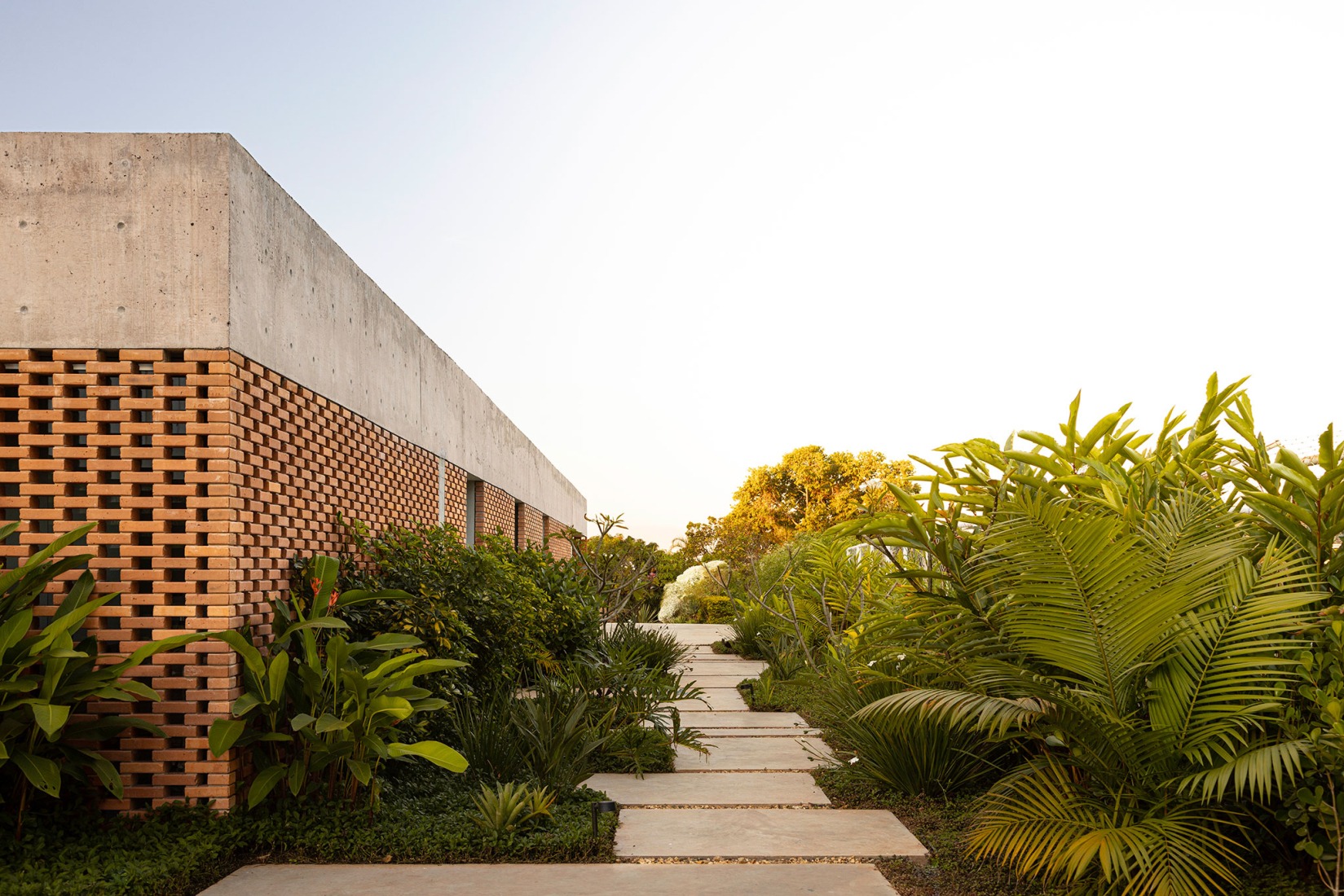 Tupin House by BLOCO Arquitetos. Photograph by Joana França.