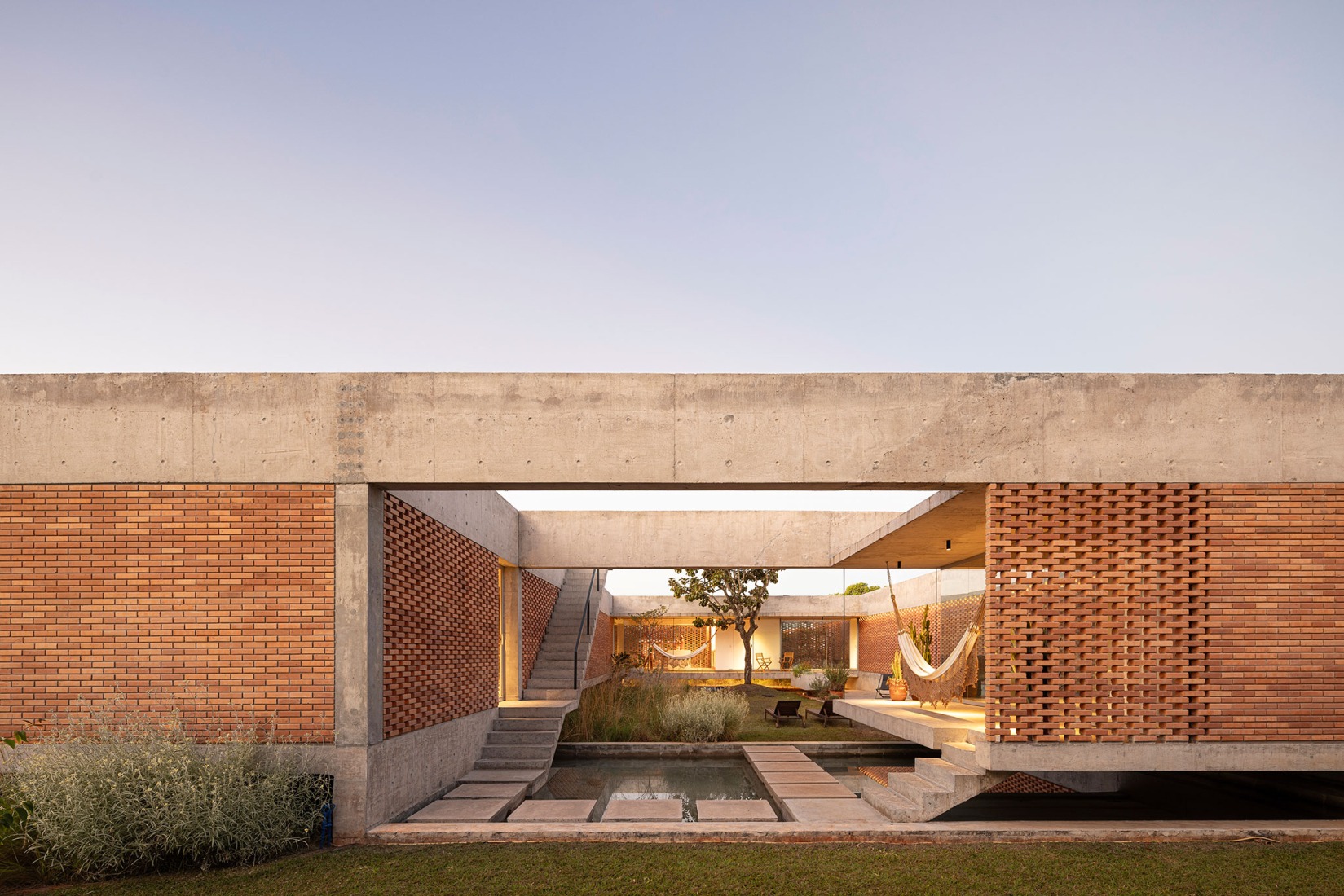 Tupin House by BLOCO Arquitetos. Photograph by Joana França.