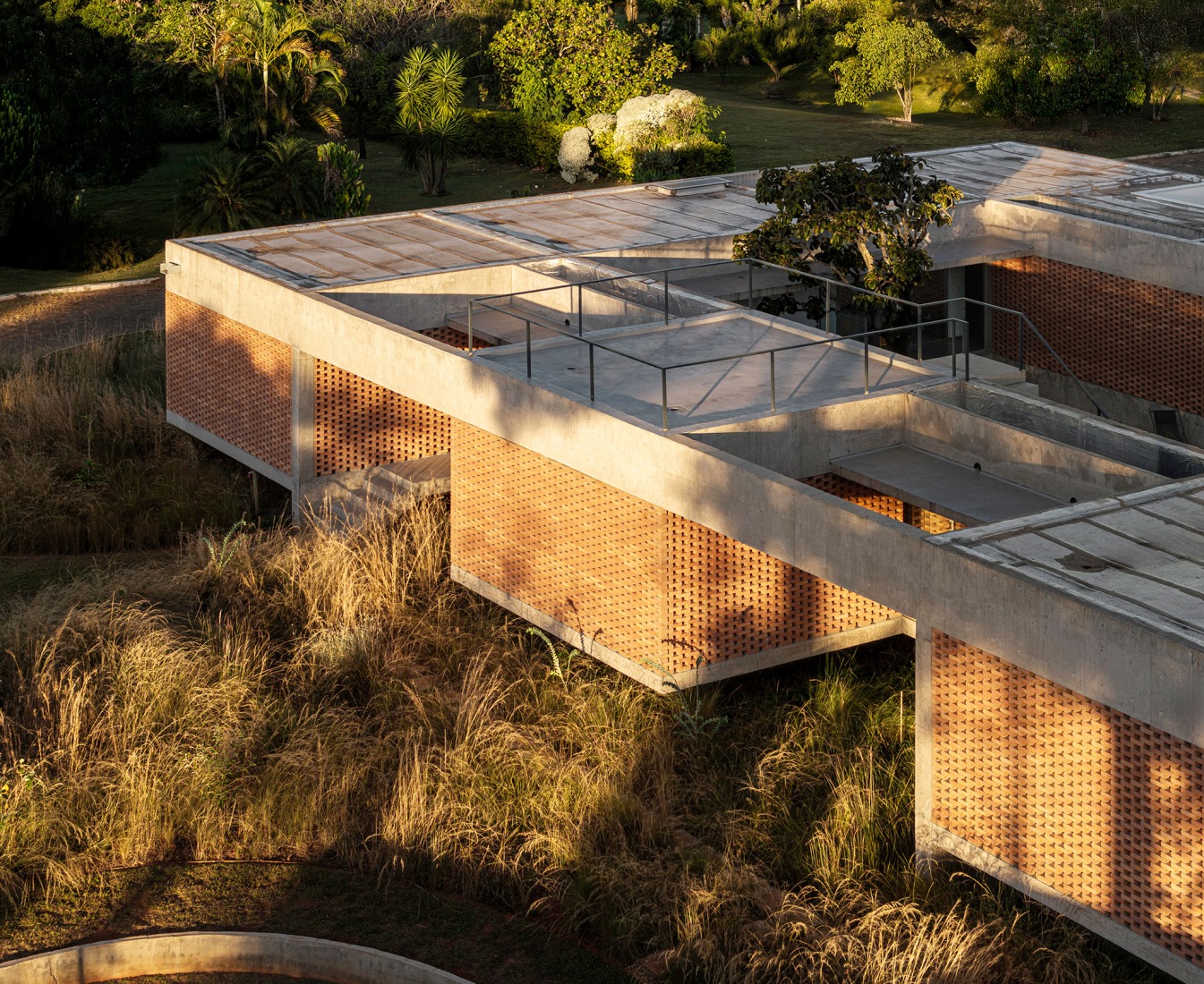 Tupin House by BLOCO Arquitetos. Photograph by Joana França.