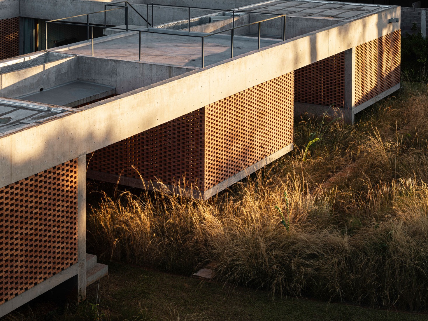 Tupin House by BLOCO Arquitetos. Photograph by Joana França.