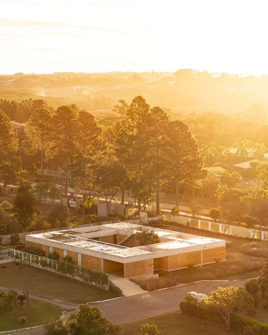Tupin House by BLOCO Arquitetos. Photograph by Joana França.