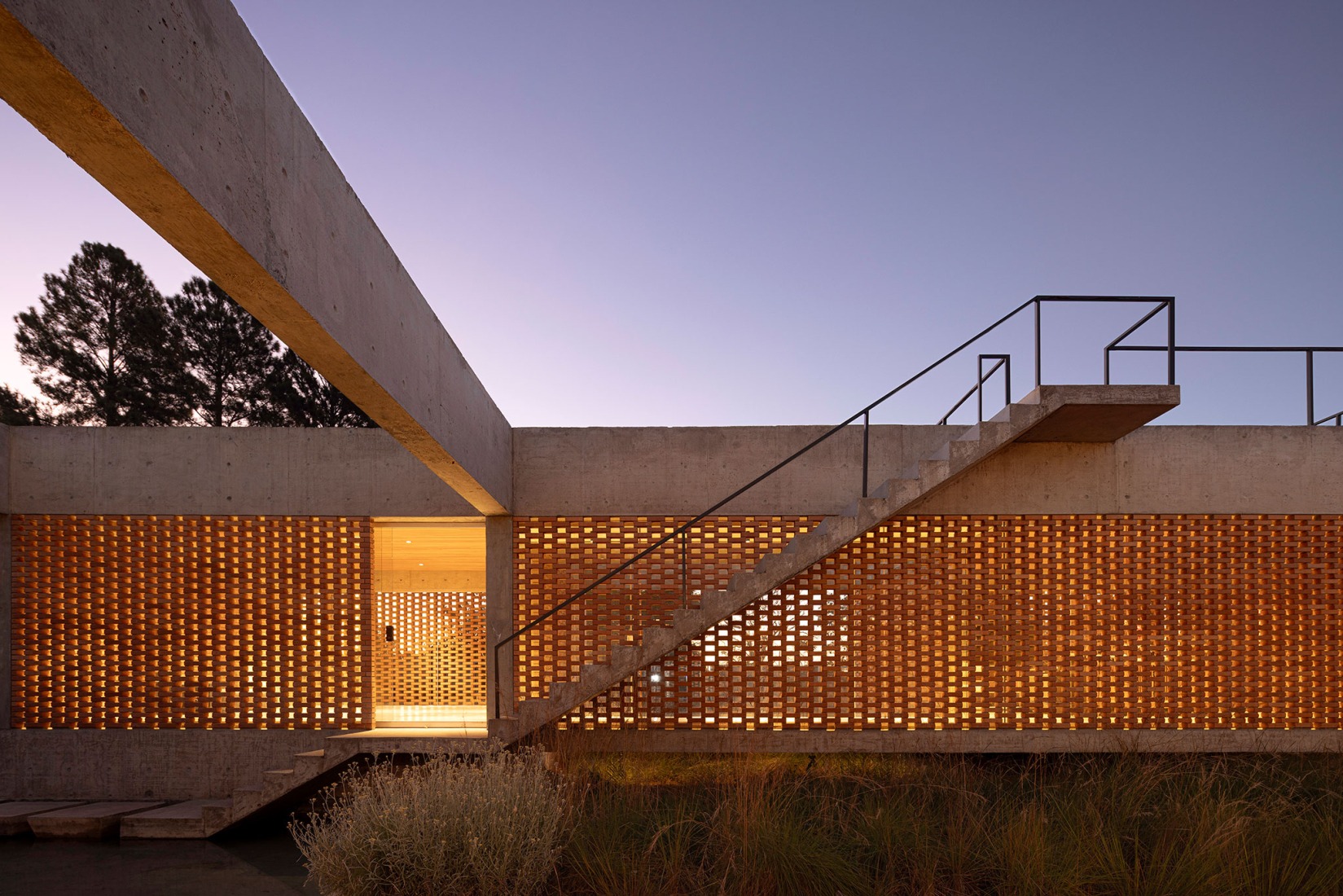 Tupin House by BLOCO Arquitetos. Photograph by Joana França.