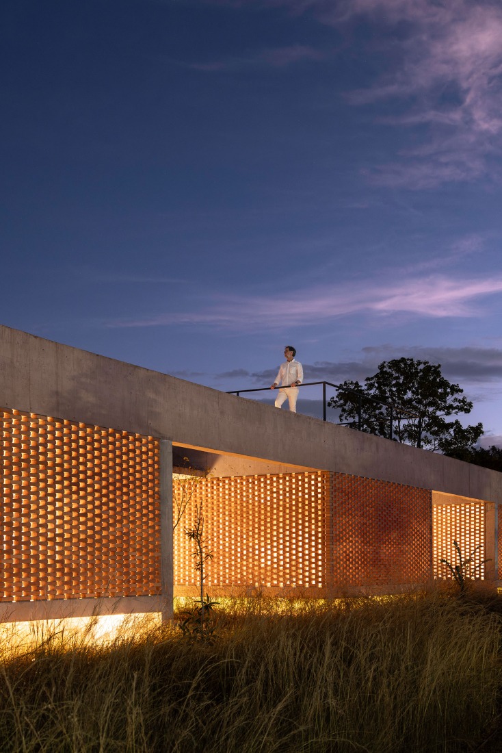 Tupin House by BLOCO Arquitetos. Photograph by Joana França.