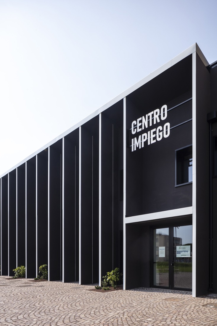 «Recupero Ex Arrigoni» por COTTA SOLOMITA Architetti Pianificatori. Fotografía por Fabio Mantovani.