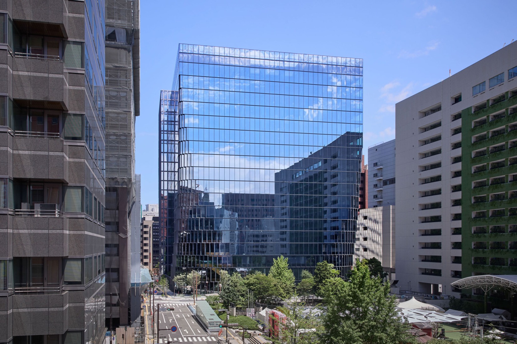 Tenjin Business Center II by OMA. Photograph by Tomoyuki Kusunose.