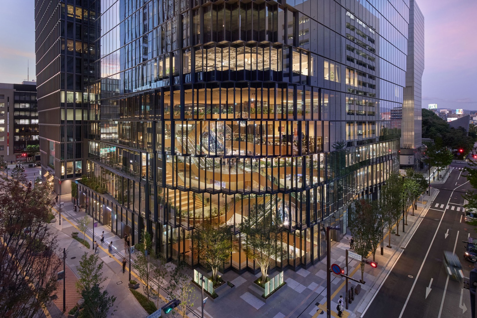 Tenjin Business Center II by OMA. Photograph by Tomoyuki Kusunose.