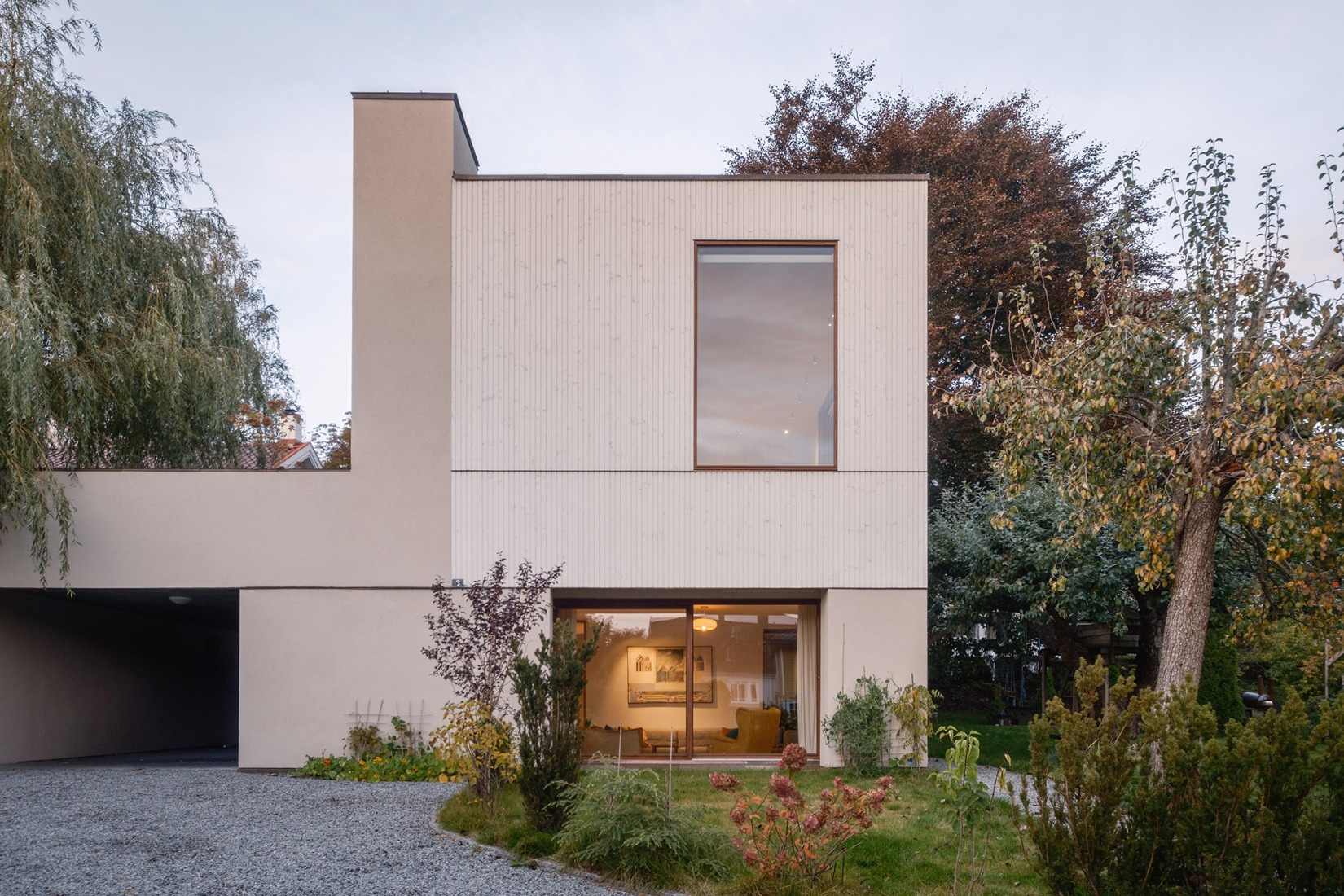 Villa Ris por R21 Arkitekter. Fotografía por Ruben Ratkusic.