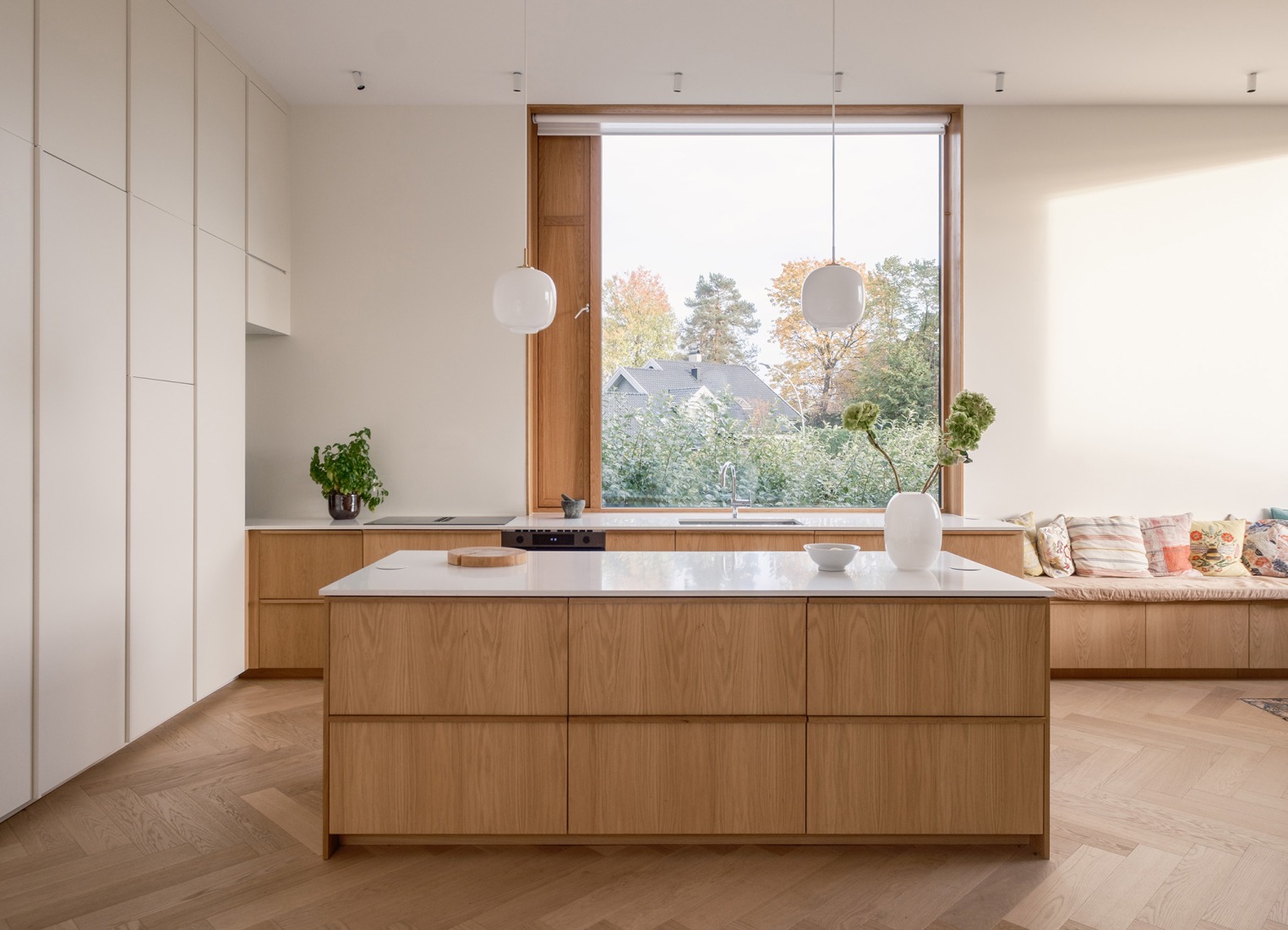 Villa Ris por R21 Arkitekter. Fotografía por Ruben Ratkusic.
