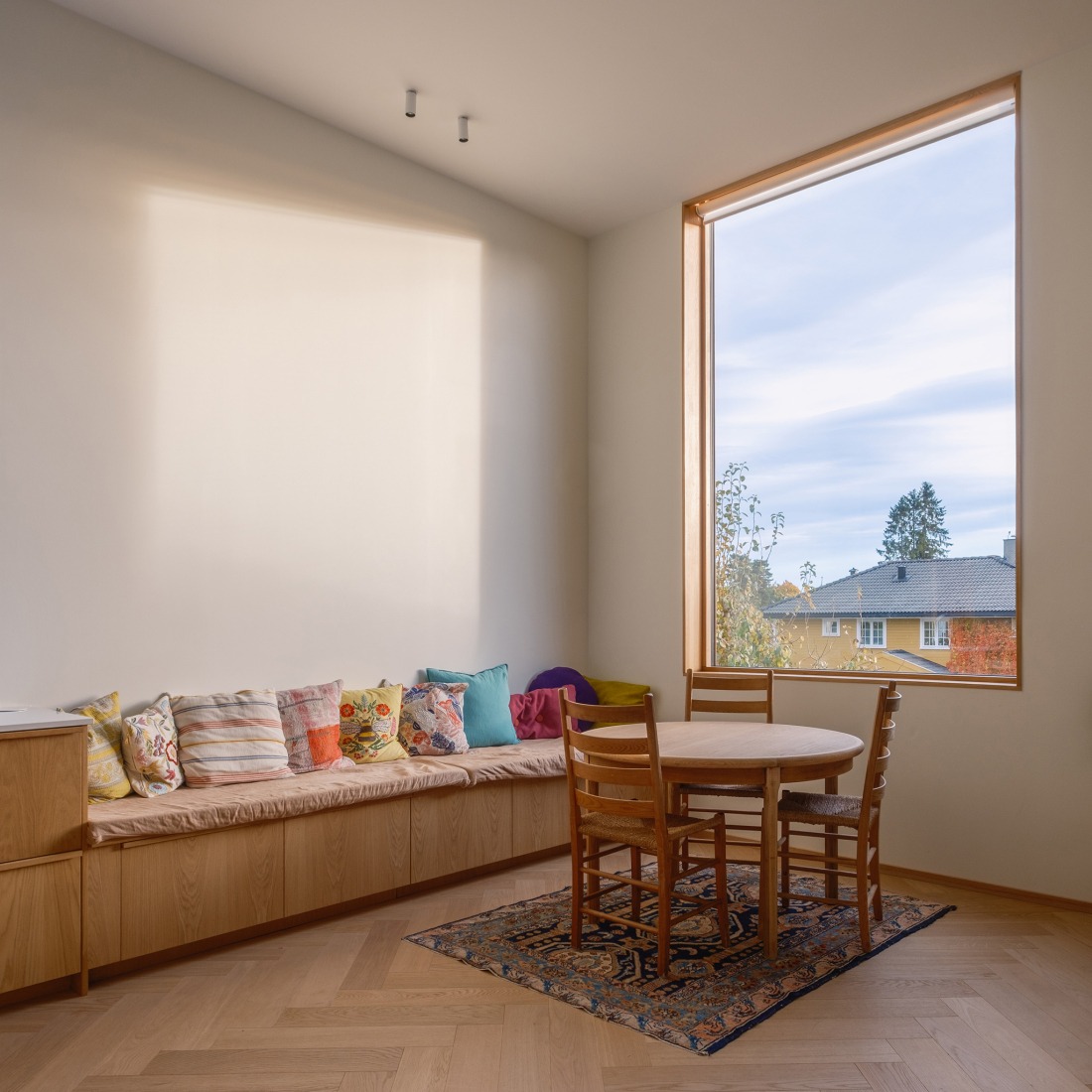 Villa Ris por R21 Arkitekter. Fotografía por Ruben Ratkusic.