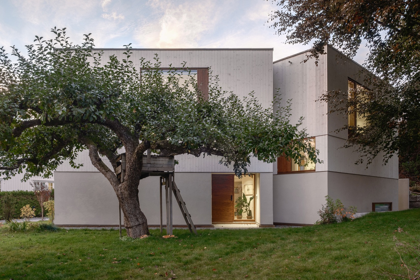Villa Ris por R21 Arkitekter. Fotografía por Ruben Ratkusic.