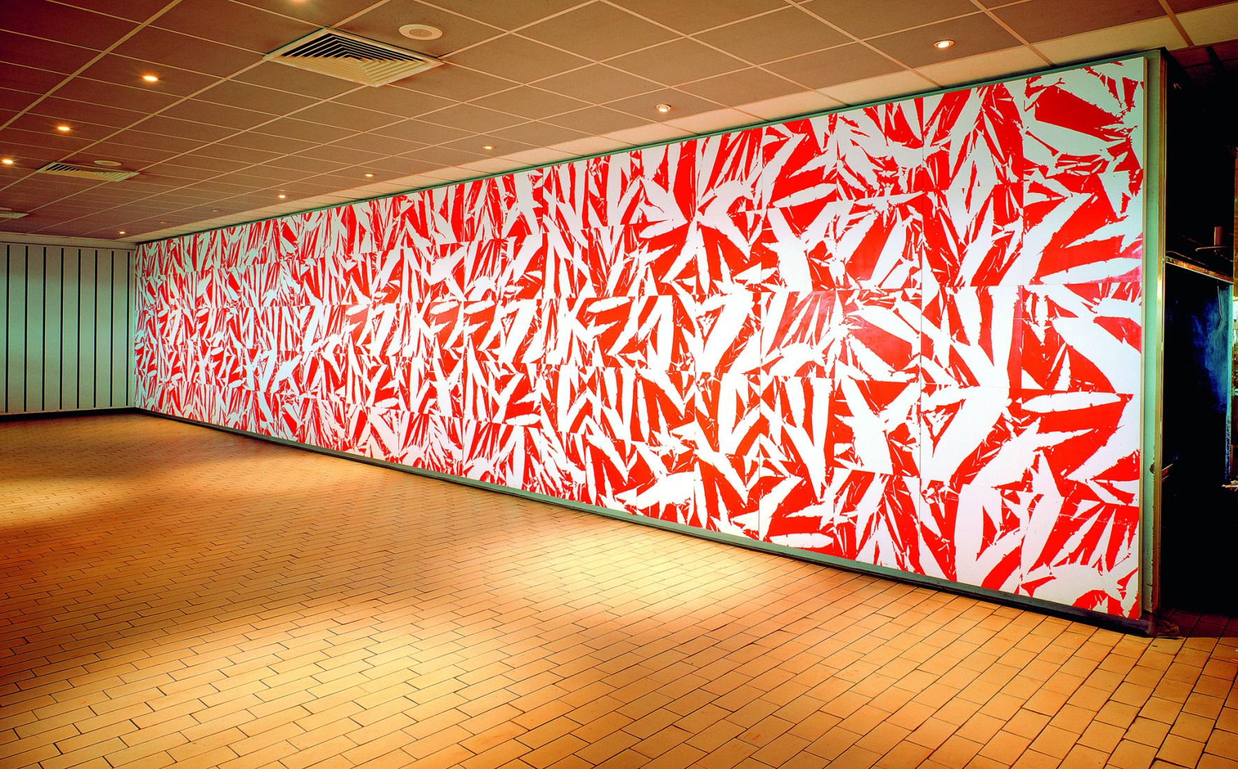 Simon HANTAÏ. Silkscreens on Formica, 1977. View of the Renault Technical Centre, Rueil-Malmaison, 1999. Photograph by Georges Poncet. Courtesy of Renault Fund for Art and Culture, ADAGP 2026.