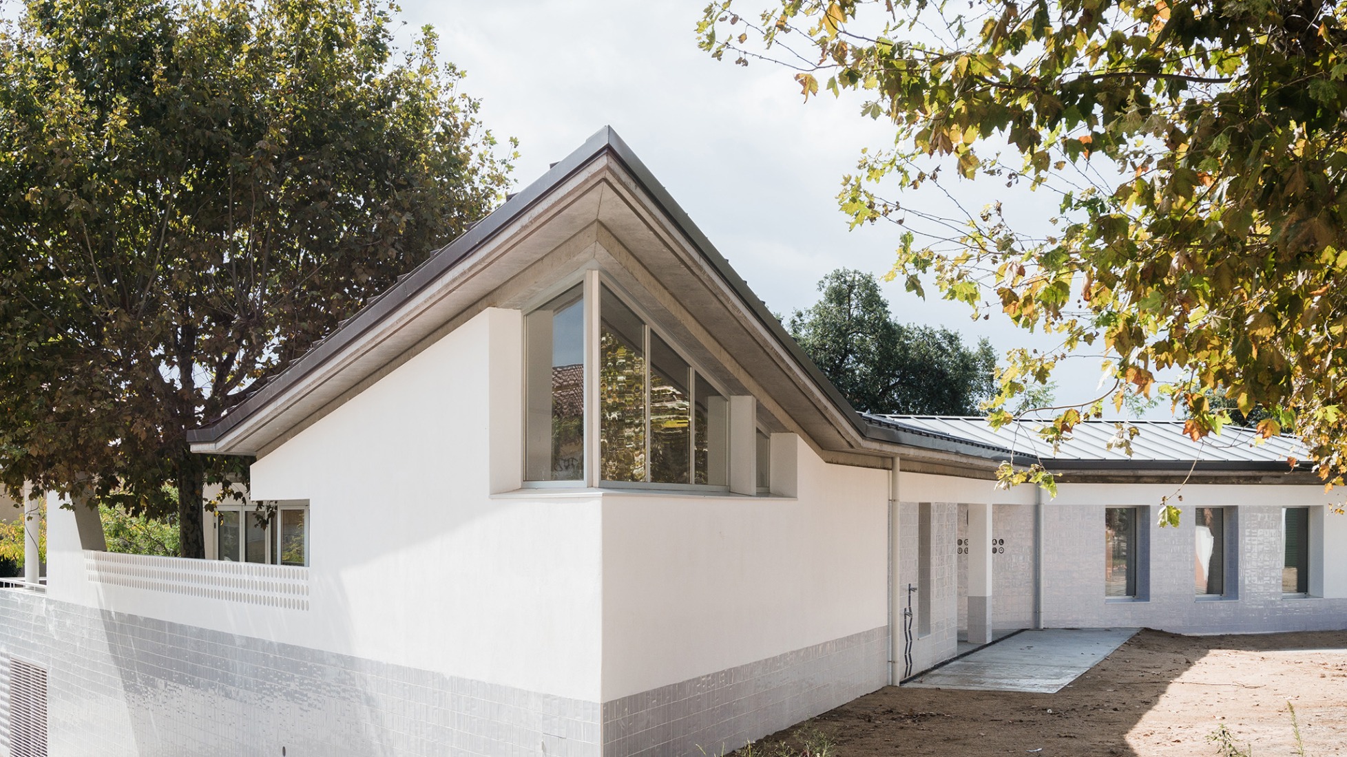 La Sauleda Social Center by Sarquella Torres + Marc Riera. Photograph by Joan Guillamat. La Sauleda Social Center by Sarquella Torres + Marc Riera.