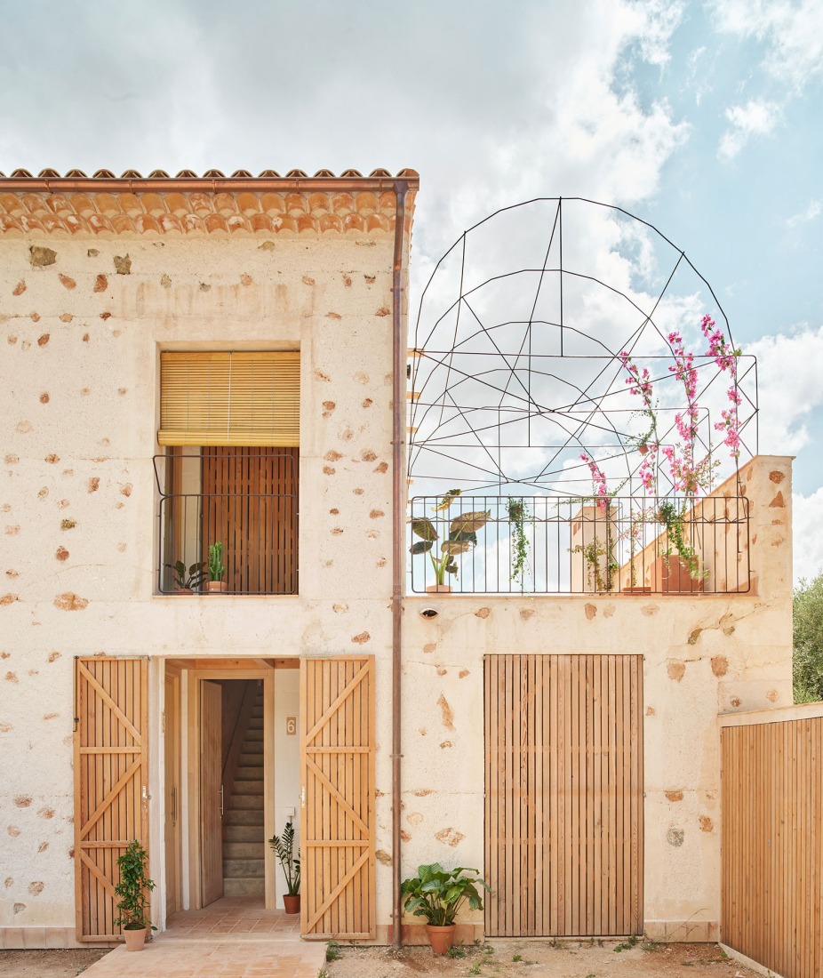 «Ses Veles Puigpunyent» por Alventosa Morell Arquitectes y Joan Josep Fortuny Giró. Fotografía por José Hevia.