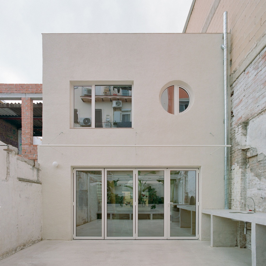 Villa V by Aramé Studio. Photograph by Bani Del Rio.