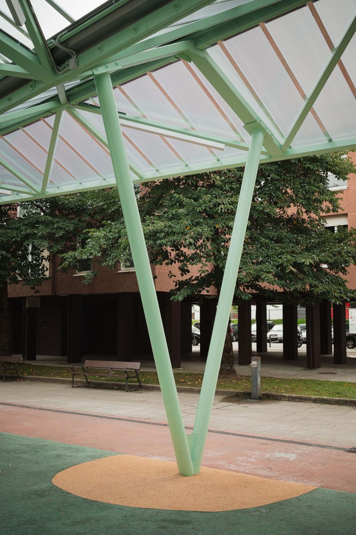 Cubierta para parque infantil en Hernani por Arktelier. Fotografía por Aitor Estevez Olaizola.
