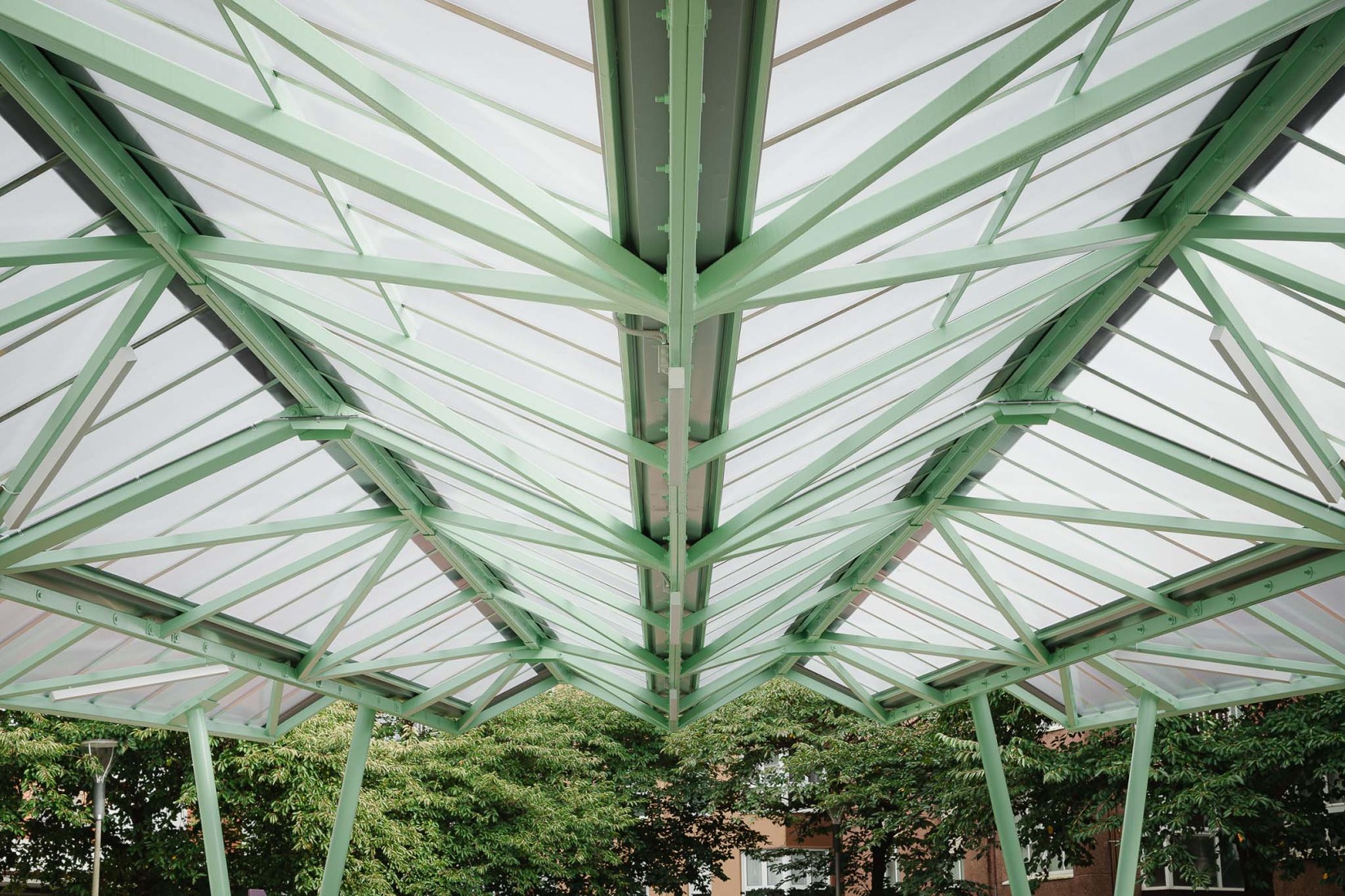 Cubierta para parque infantil en Hernani por Arktelier. Fotografía por Aitor Estevez Olaizola.