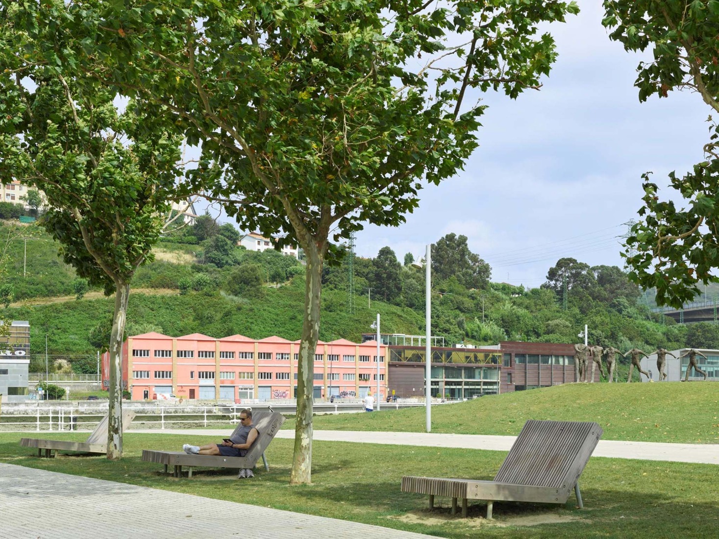 Parque Zamalanda de la Ribera del Nervión por Burgos & Garrido Arquitectos. Fotografía por Roland Halbe.