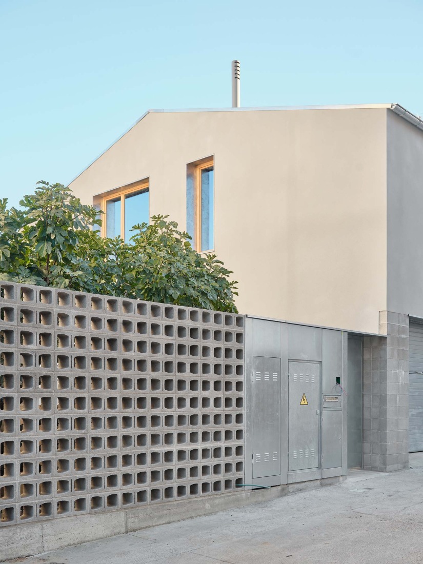 Casa de la Higuera por Comas-Pont arquitectes. Fotografía por Adrià Goula.