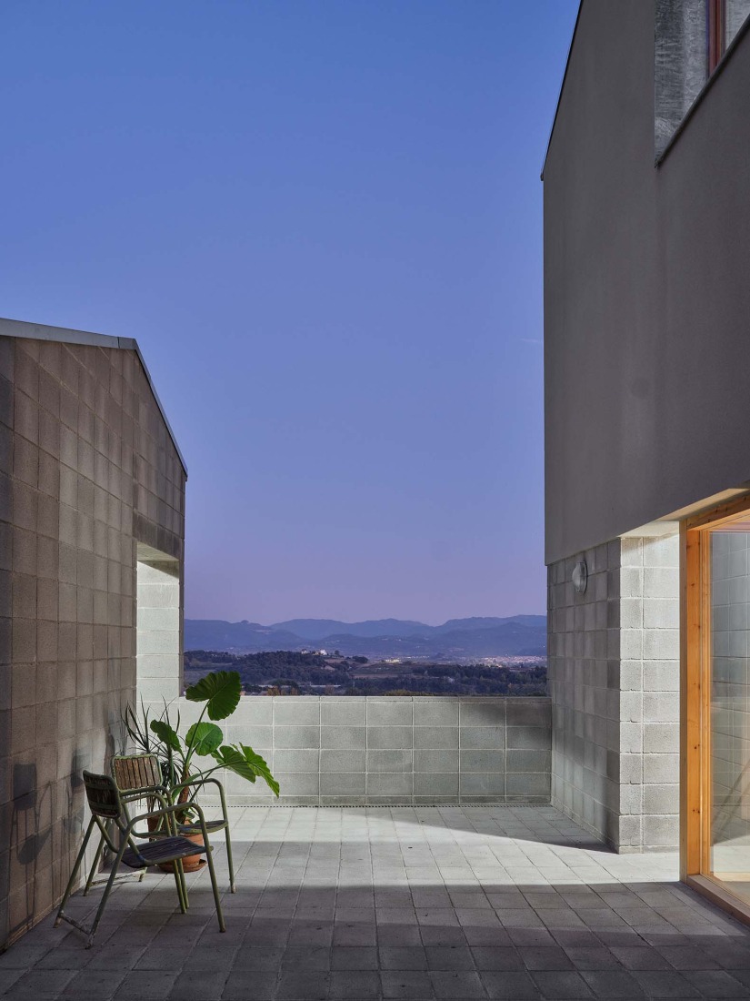 Casa de la Higuera por Comas-Pont arquitectes. Fotografía por Adrià Goula.