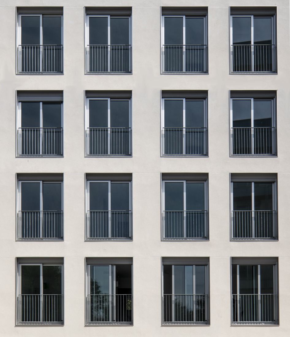 4 edificios de 74 viviendas sociales en Valdecorvos por Díaz y Díaz Arquitectos. Fotografía por Héctor Santos-Díez.