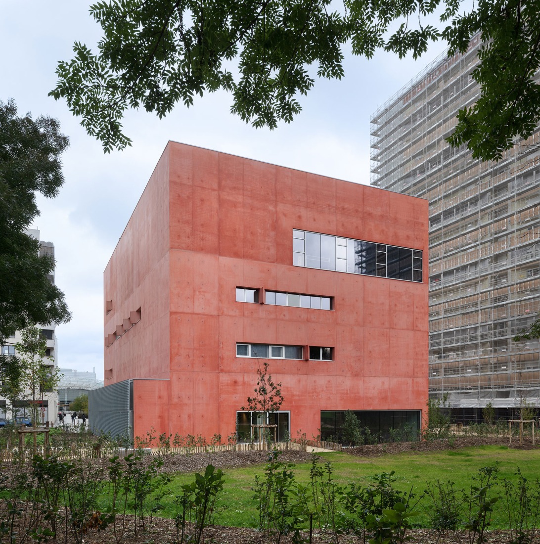 Dance, Music and Theatre Conservatoire by Dominique Coulon & associés. Photograph by Eugeni Pons.