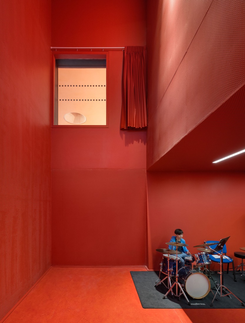 Dance, Music and Theatre Conservatoire by Dominique Coulon & associés. Photograph by Eugeni Pons.
