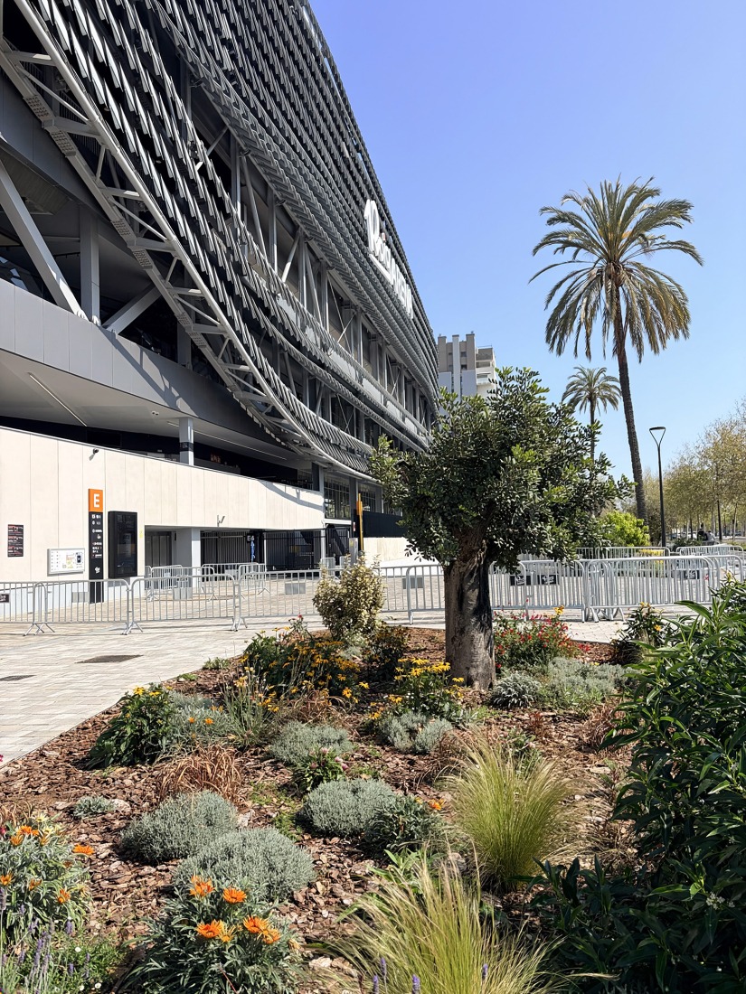 Roig Arena Park by Gustavo Marina Paisajistas. Photograph by Milena Villalba.