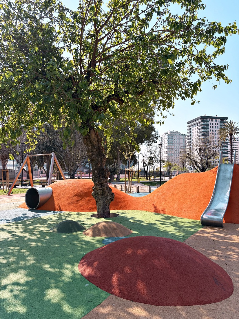 Roig Arena Park by Gustavo Marina Paisajistas. Photograph by Milena Villalba.