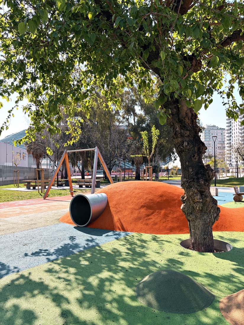 Roig Arena Park by Gustavo Marina Paisajistas. Photograph by Milena Villalba.
