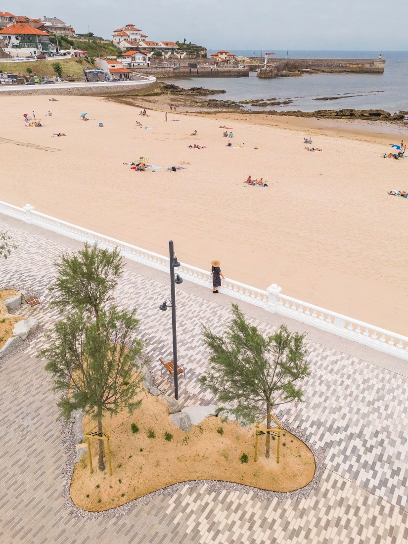 Paseo Marítimo de Comillas por Héctor Navarro + arkhitekton. Fotografía por Imagen Subliminal.