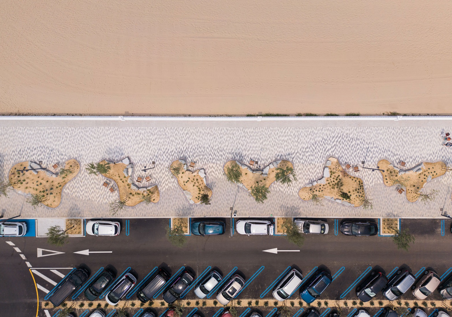 Paseo Marítimo de Comillas por Héctor Navarro + arkhitekton. Fotografía por Imagen Subliminal.