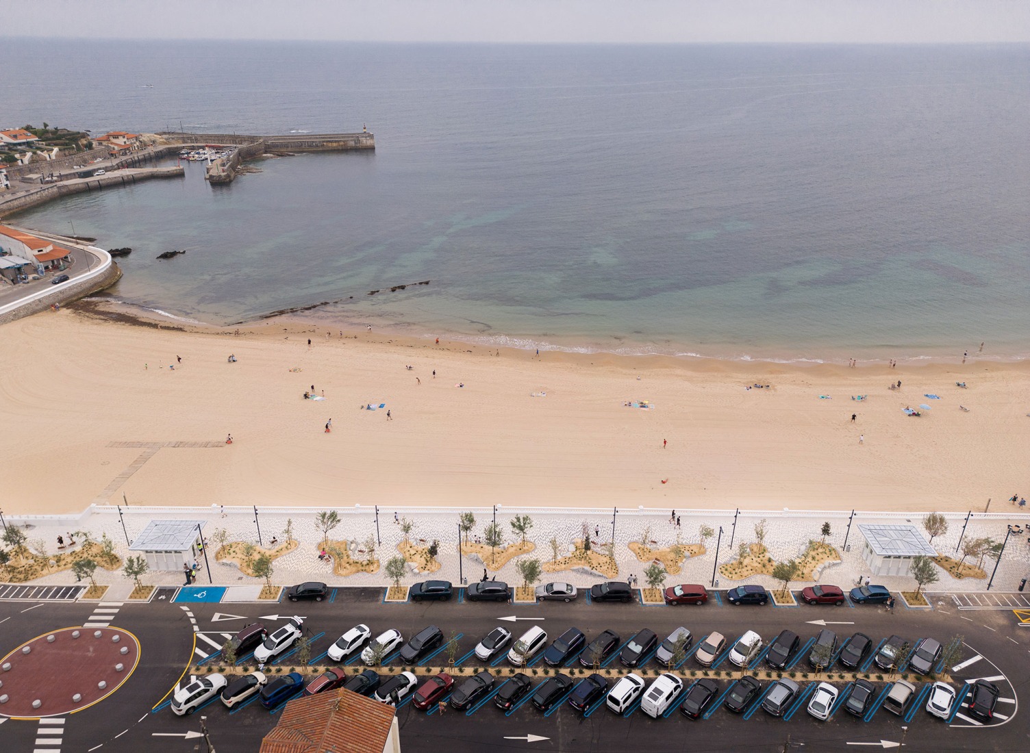 Paseo Marítimo de Comillas por Héctor Navarro + arkhitekton. Fotografía por Imagen Subliminal.