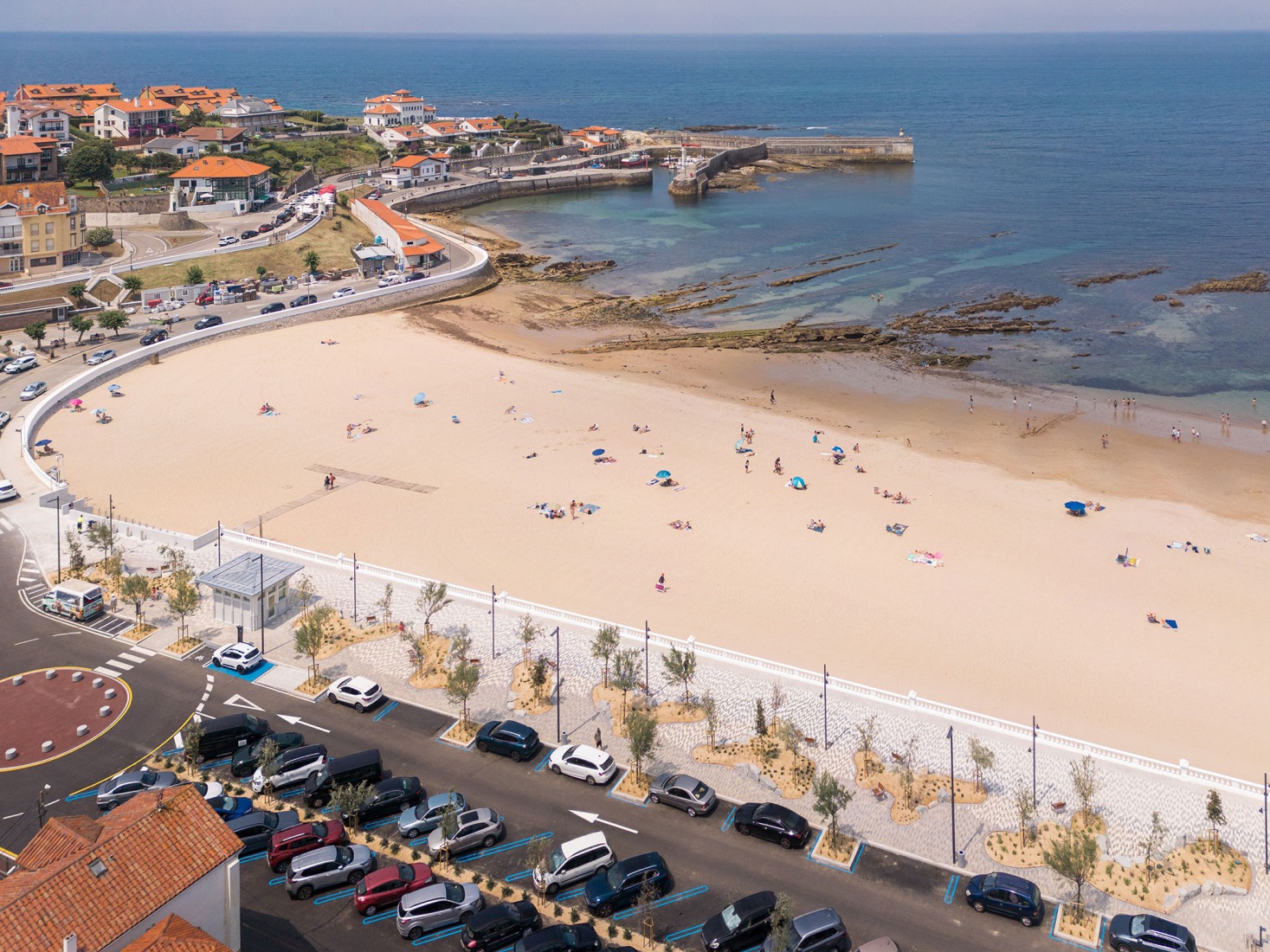 Paseo Marítimo de Comillas por Héctor Navarro + arkhitekton. Fotografía por Imagen Subliminal.