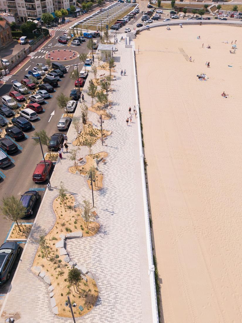 Paseo Marítimo de Comillas por Héctor Navarro + arkhitekton. Fotografía por Imagen Subliminal.
