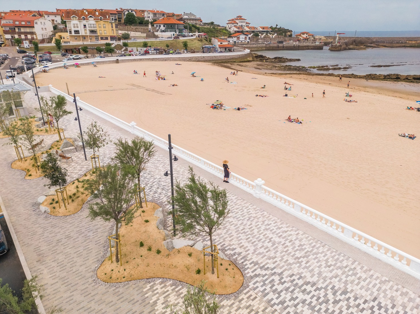 Paseo Marítimo de Comillas por Héctor Navarro + arkhitekton. Fotografía por Imagen Subliminal.