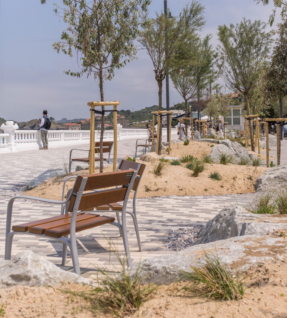 Paseo Marítimo de Comillas por Héctor Navarro + arkhitekton. Fotografía por Imagen Subliminal.