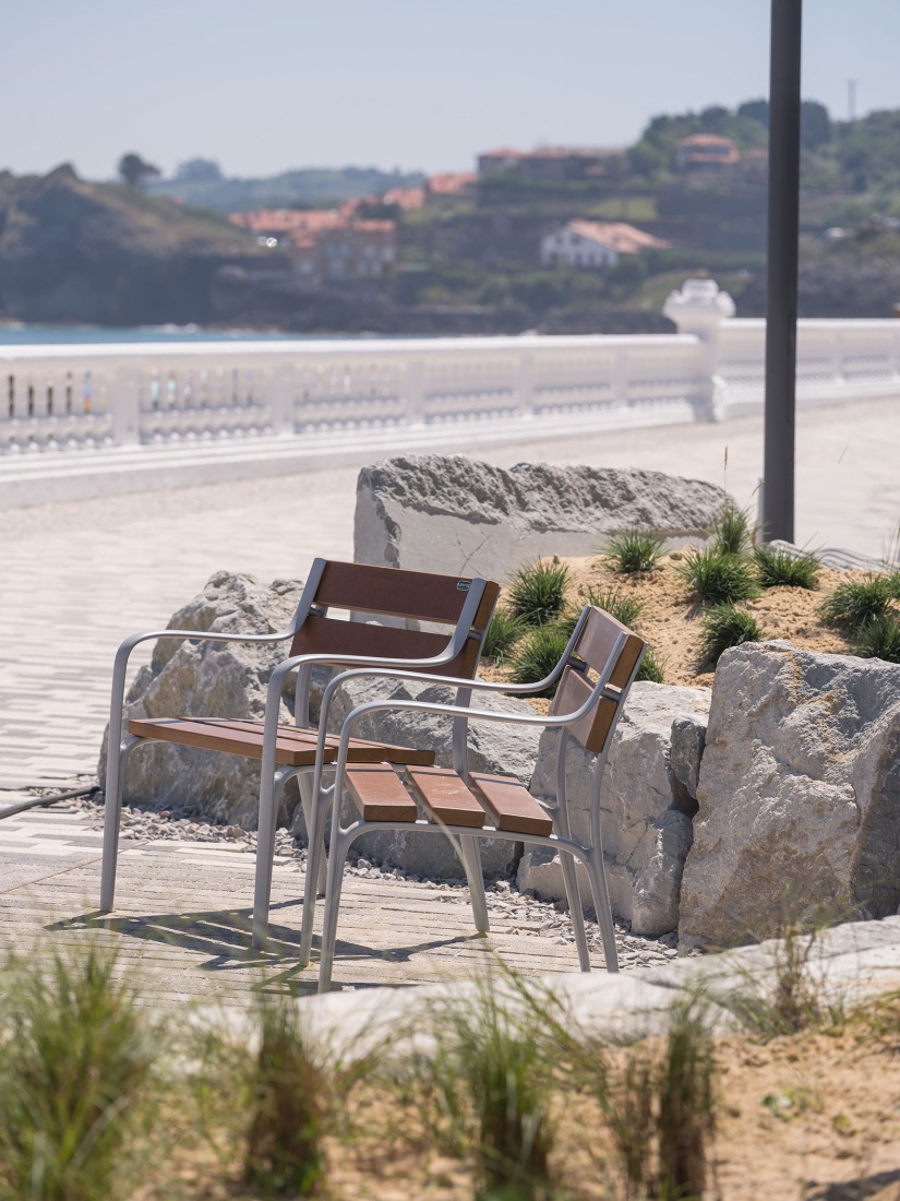 Paseo Marítimo de Comillas por Héctor Navarro + arkhitekton. Fotografía por Imagen Subliminal.