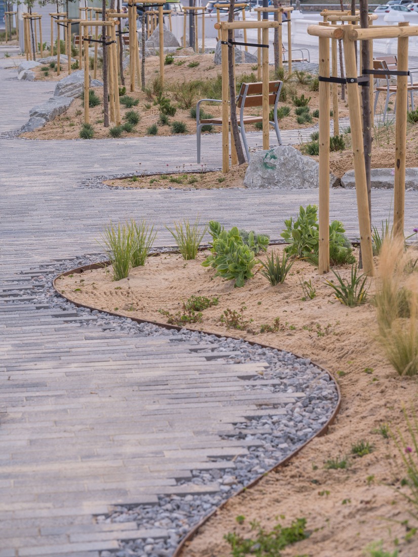 Paseo Marítimo de Comillas por Héctor Navarro + arkhitekton. Fotografía por Imagen Subliminal.